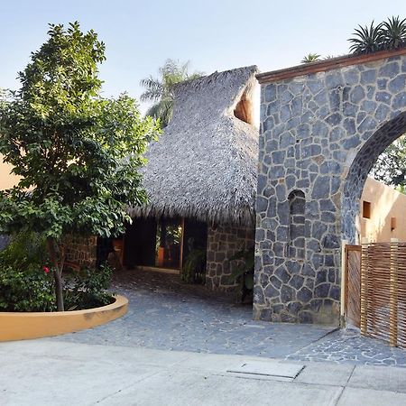 Hotel Casa Don Francisco Ixtapa  Exteriör bild
